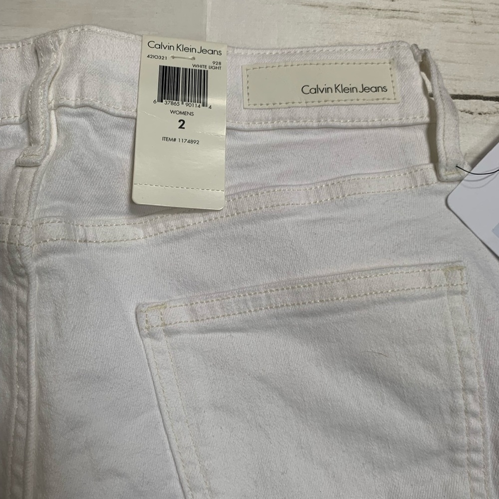 NWT Calvin Klein White Shorts with Smudges - Picture 12 of 13